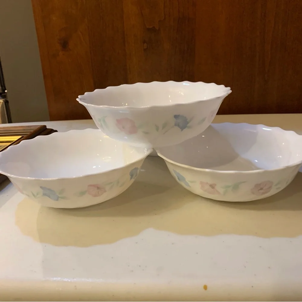 4 CLOE by Arcopal France Floral Milk Glass Pastel Scalloped Soup Cereal Bowls - Picture 2 of 5